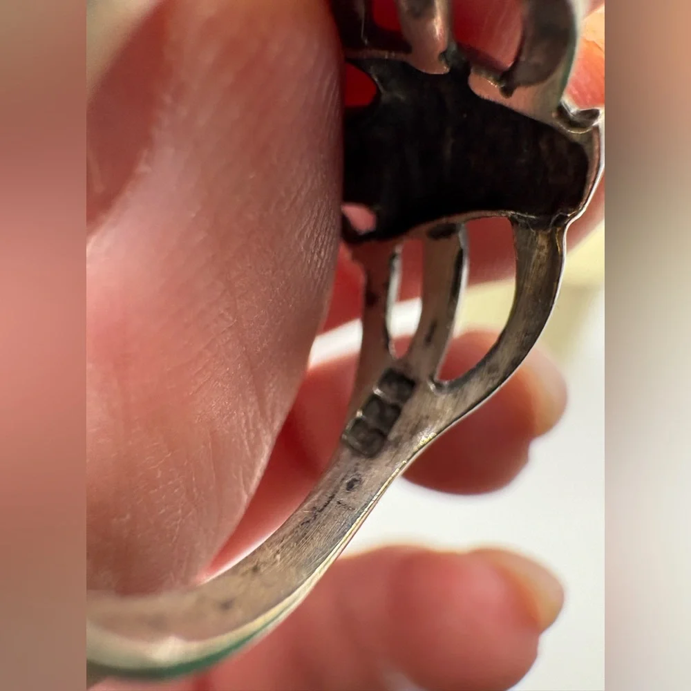 Vintage 925 Sterling Silver Hand Holding Heart Ring - Picture 4 of 8